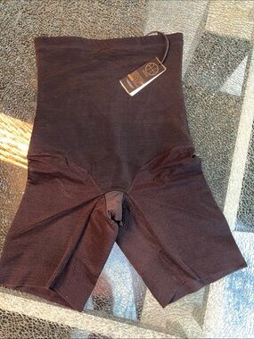 NWT Honeylove High-Waist Shaping Shorts — Black $89